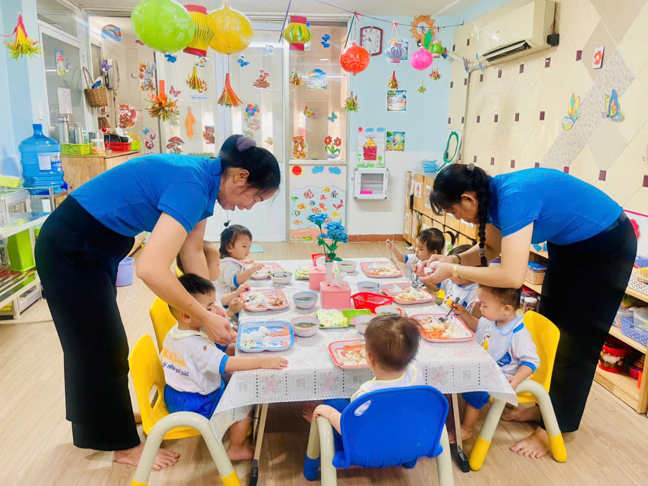GIỜ ĂN TRƯA CỦA CÁC CON